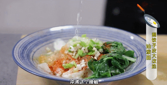 吃剩的饺子皮不要扔这样超好吃,饺子皮剩下的拿来炸来吃