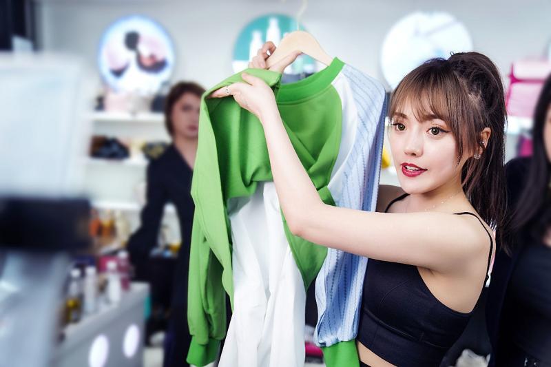 辛巴百亿电商帝国,快手辛巴及其家族