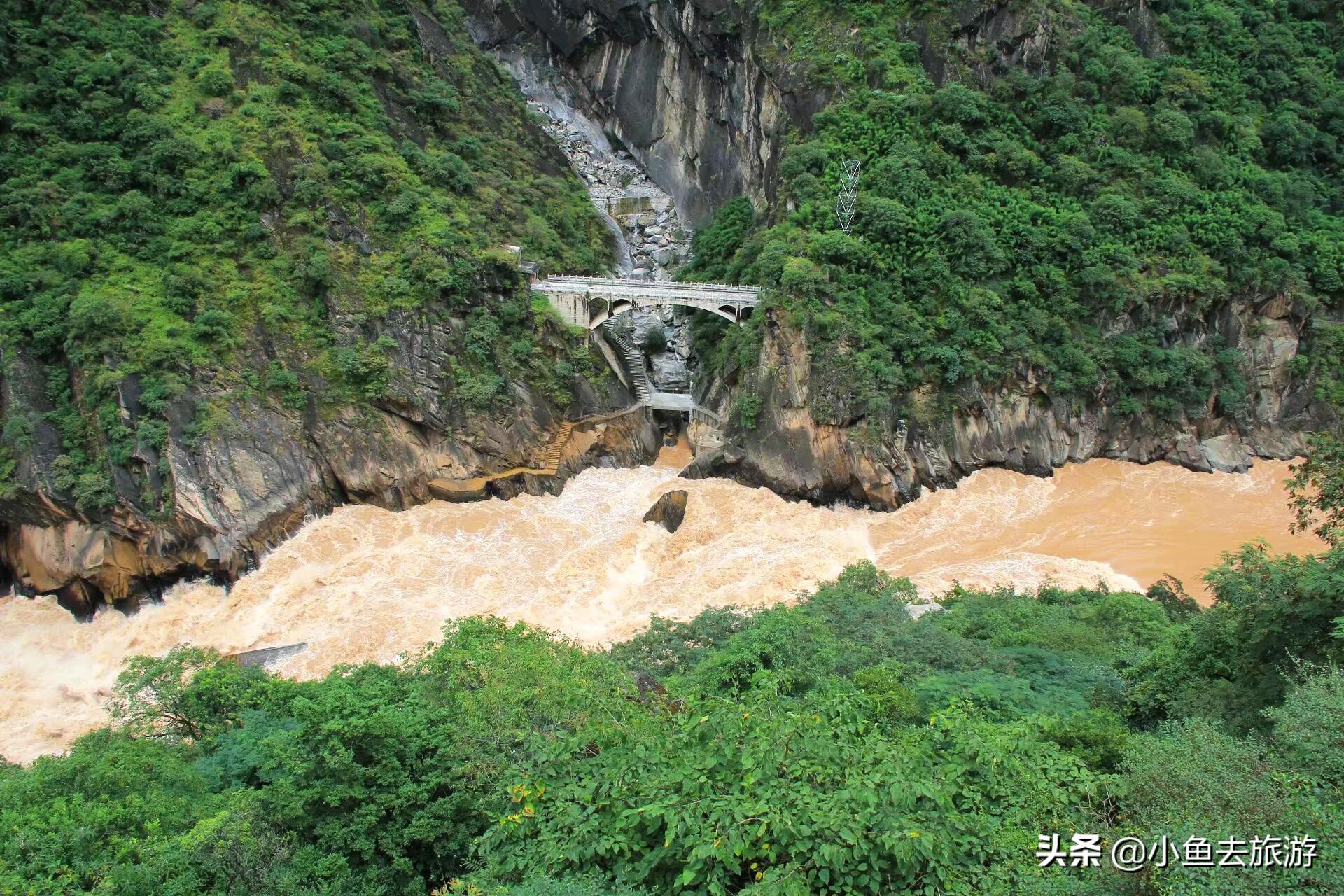 带你看虎跳峡的惊涛骇浪,去虎跳峡看惊涛骇浪