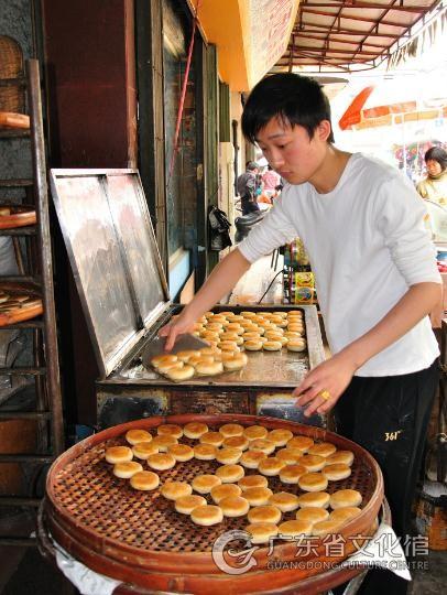 金龙故乡绿豆饼制作过程,潮汕小吃隆江绿豆饼