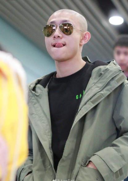 王源剪寸头感受,王源伯克利板寸