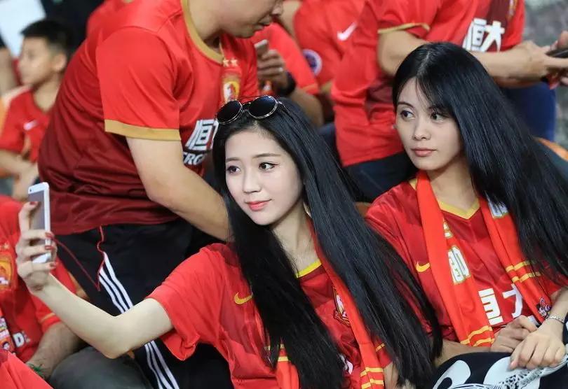 中超美女球迷图片大全,中超看台倩影