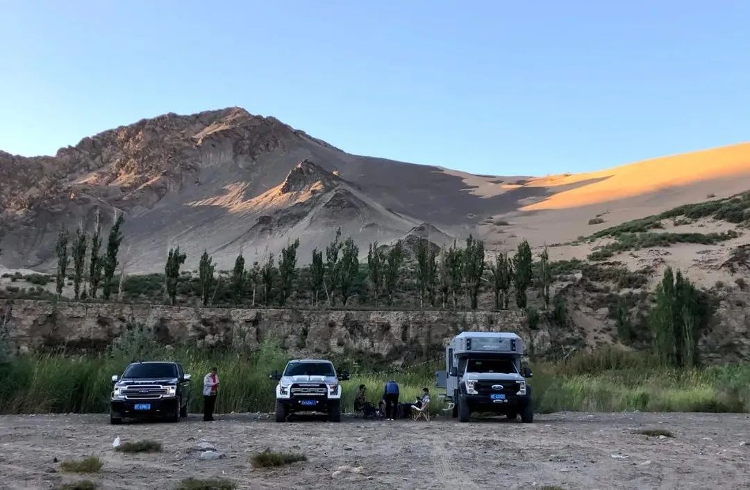 茫崖艾肯泉夏季游攻略,青甘大环线艾肯泉