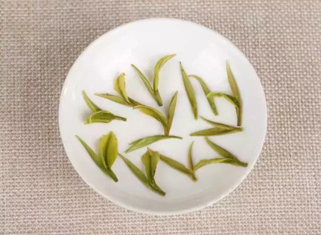 茶清澈好还是油润好,一款茶的好坏