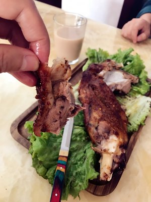 自己在家烤箱烤羊腿做法,如何用烤箱做烤羊腿简单又好吃