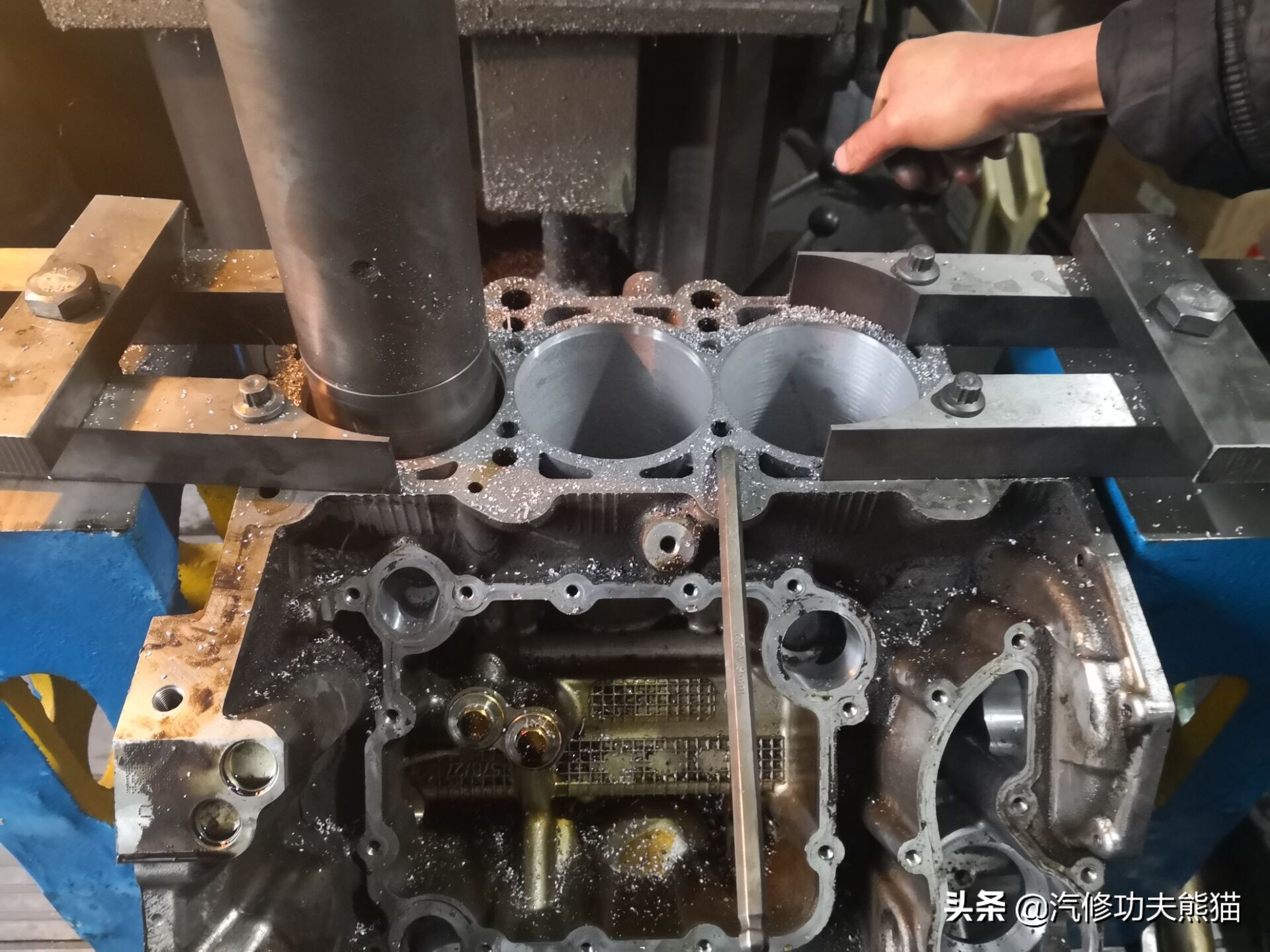 2020款保时捷卡宴s烧机油吗,保时捷卡宴免拆治理烧机油靠谱吗