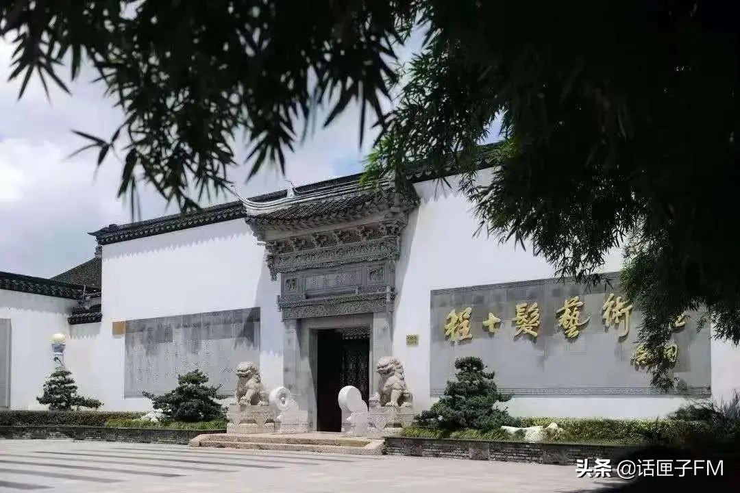 刚刚，复旦大学附属眼耳鼻喉科医院两院区恢复门急诊，记者现场直击