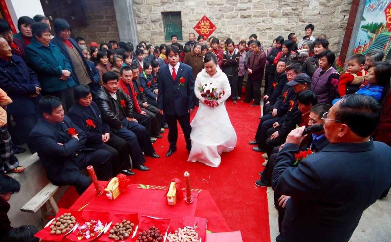 妻子花三万购买进口奶粉 (妻子给孩子买进口奶粉)