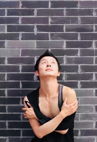 15岁考上北大,38岁沦落到湖南小镇上,成为灰头土脑的小镇青年