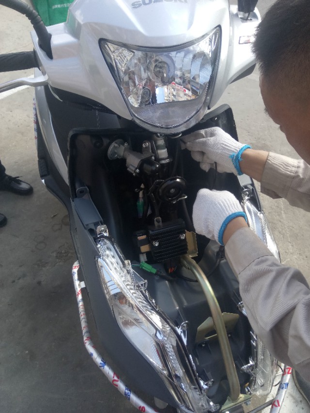 铃木uu125和uy125和ue125怎么选,铃木uu125踏板能放多大的外卖箱