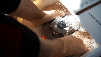 鍙岃剼娴告场鍦ㄦ俯娉夐噷,鍙岃剼娉＄儹姘磋兘鑸掔瓔娲荤粶