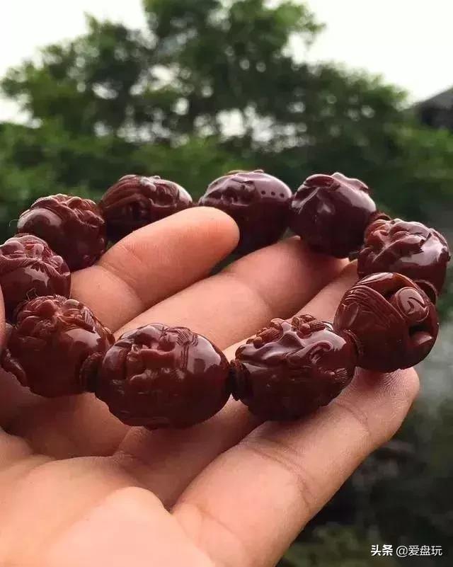 橄榄核手串怎么才能盘成琥珀色,橄榄核盘成什么效果可以带出去呢