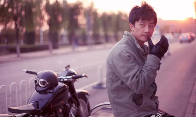 黄轩谈父母婚姻失败,黄轩小时候经历了家庭变故