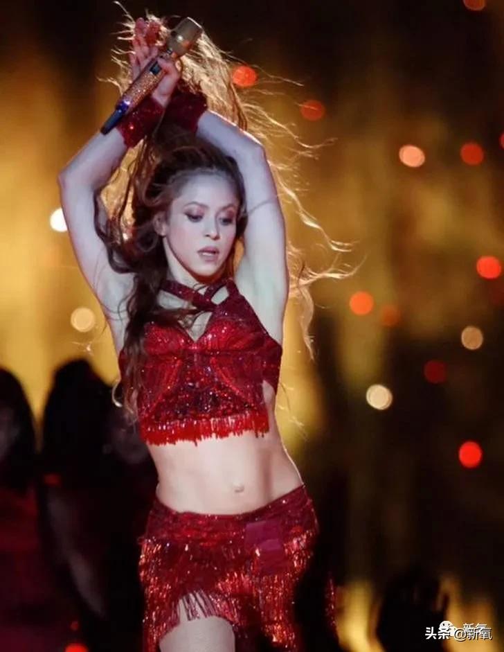 牛X！43岁姐姐长19岁妖精脸，衬得小10岁鲜肉男友像爹…