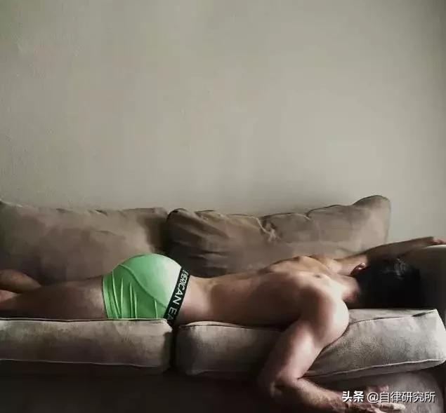 女人是用上半身思考的动物,女人是用什么思考的动物