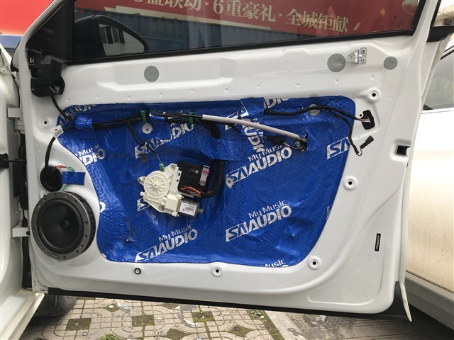 改装大众凌渡音响视频过程,还原现场音响