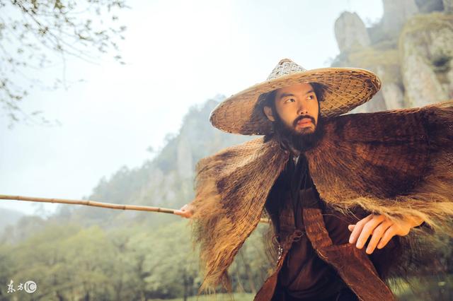 小说：三眼妖*戏调**少女，不料她已修道千年，悔得肠子都青了