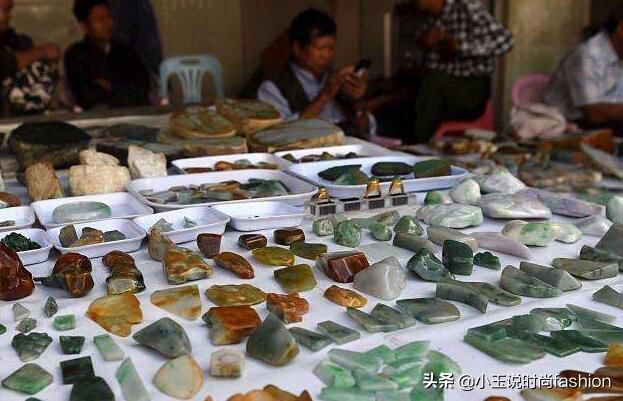 金星买翡翠手镯被坑,花15000买假金手镯