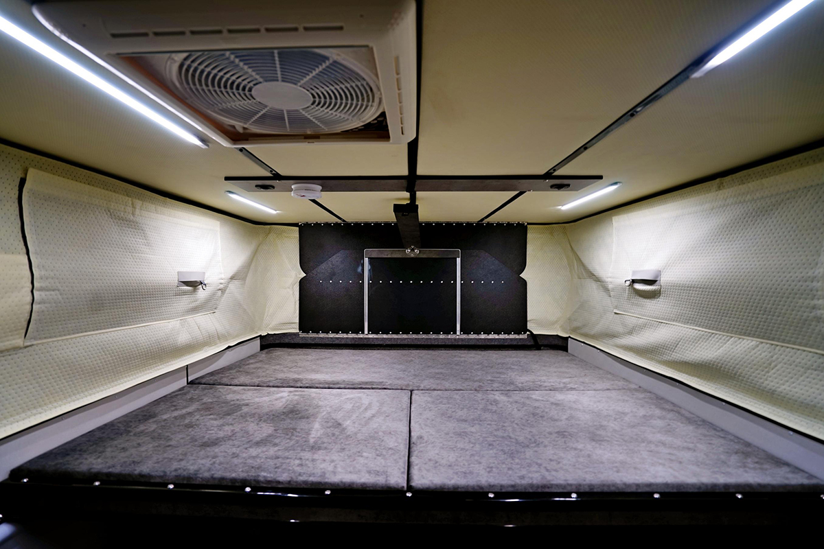 新款国六麦卡单排越野房车,定制四驱越野全地形b型长轴房车