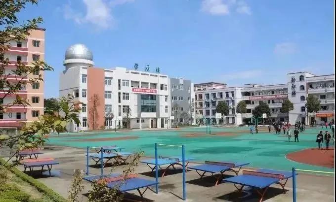 重庆巴南中学是重庆市重点中学吗,重庆市主城中学梯队排序