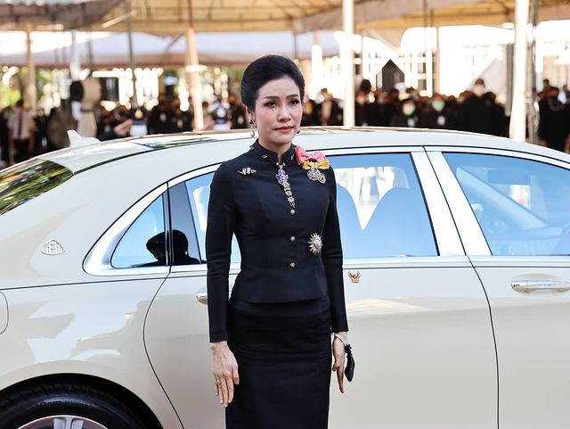 苏提达泰国服装,苏提达打扮泰王