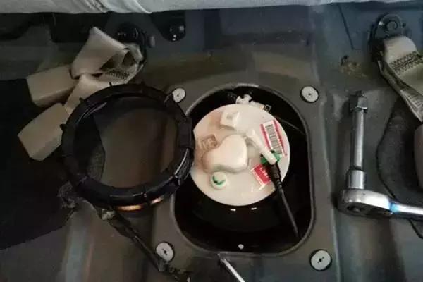 汽车开快了方向盘发抖是什么原因,车速120方向盘发抖是什么原因