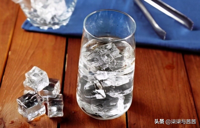 宝宝多喝水的后果,婴儿喝水多了中毒