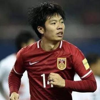 中超武汉球迷文化节“小小画家”童心绘出绿茵梦