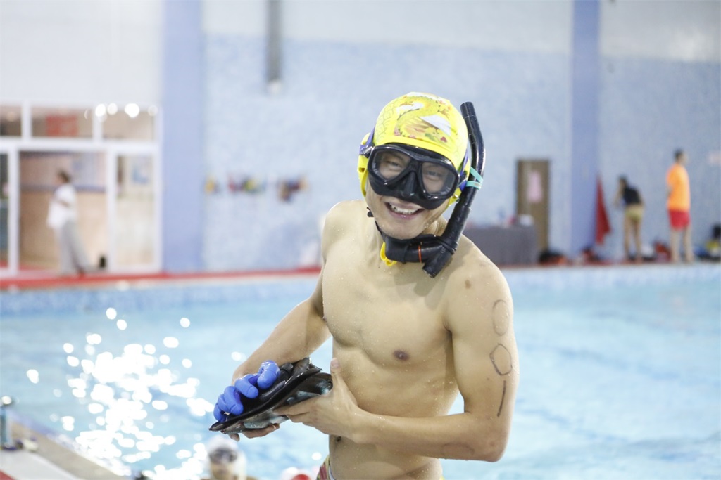 水下曲棍球憋气,水下曲棍球