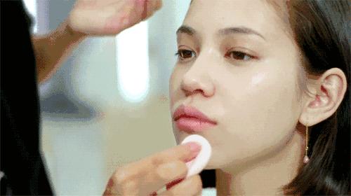 定妆粉粉饼定妆喷雾哪个效果好,colorkey珂拉琪hellokitty粉饼测评