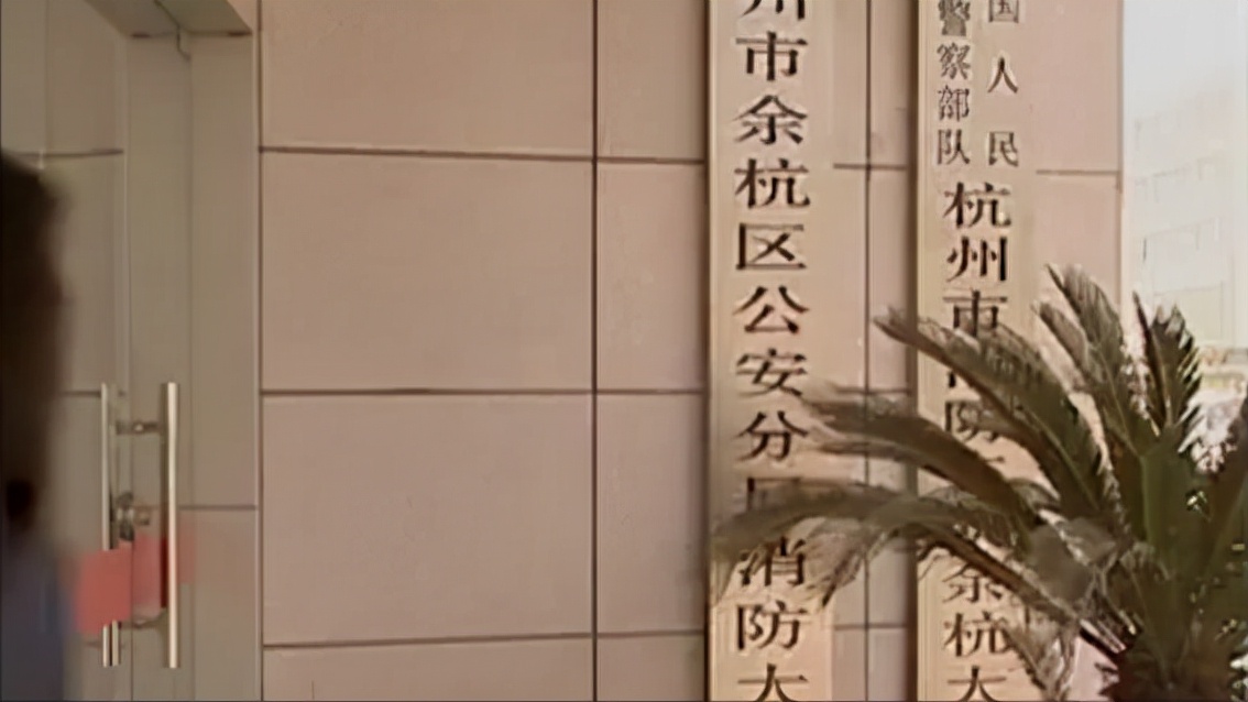 老人突然人体自燃烧成灰,老人自燃真实视频