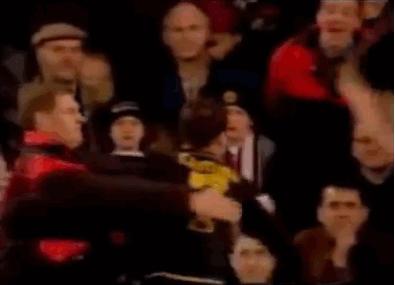 致敬曼联名宿坎通纳的庆祝动作,曼联国王坎通纳