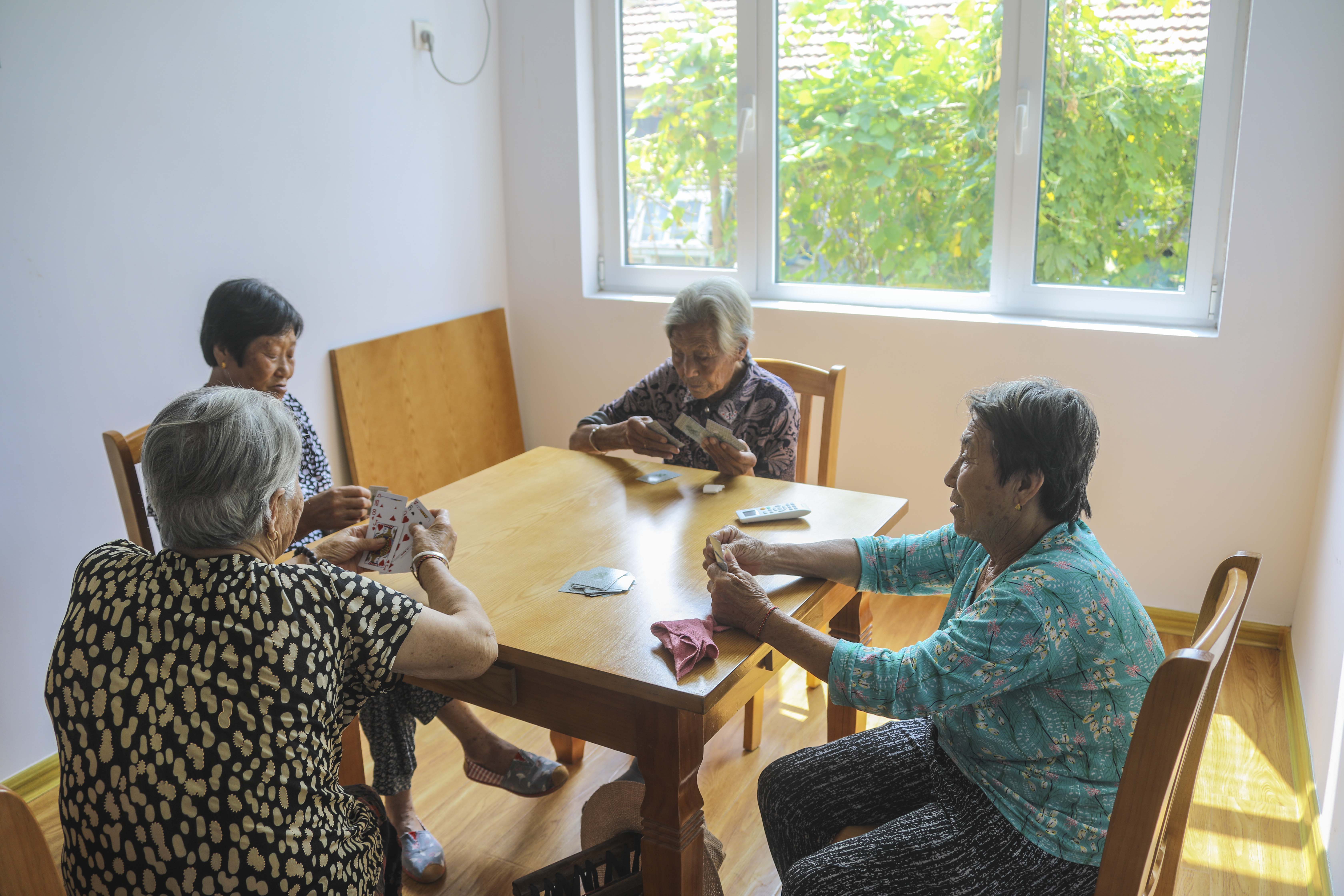 探访泊里镇董*庄大**社区，感受居家养老服务中心荡漾的爱意和欢乐