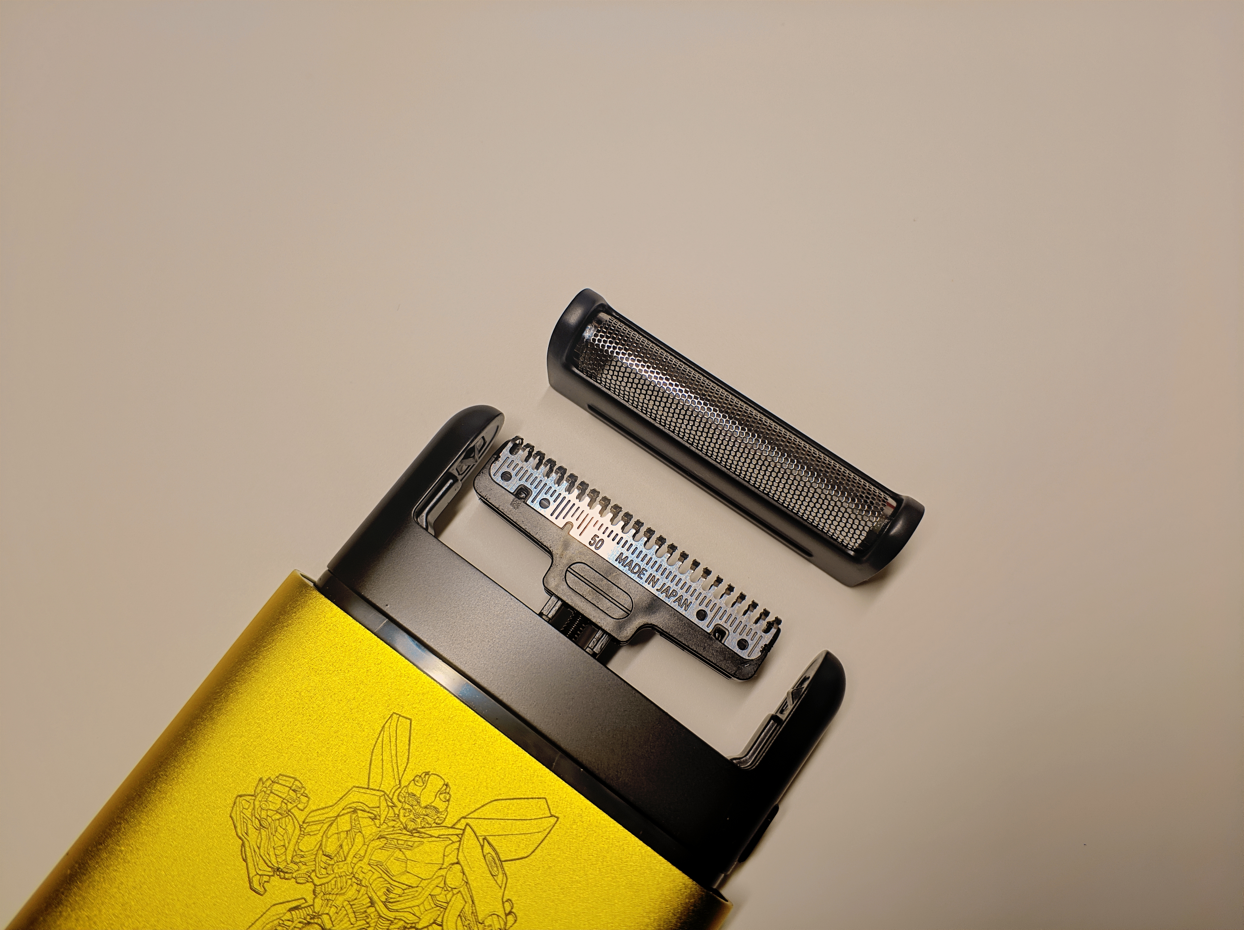 【小巧便携—须眉剃须刀变形金刚定制款开箱】