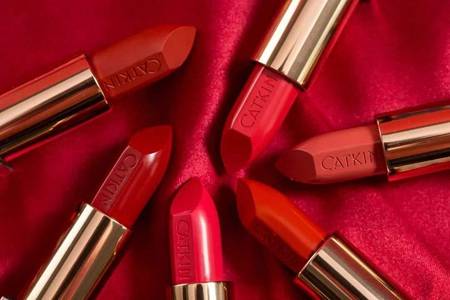 口红有没有保质期过期了还能用吗,口红保质期是几年过期了还能用吗