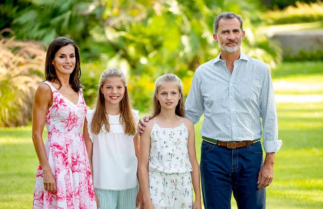 西班牙公主索菲亚越来越漂亮,西班牙索菲亚公主腿伤