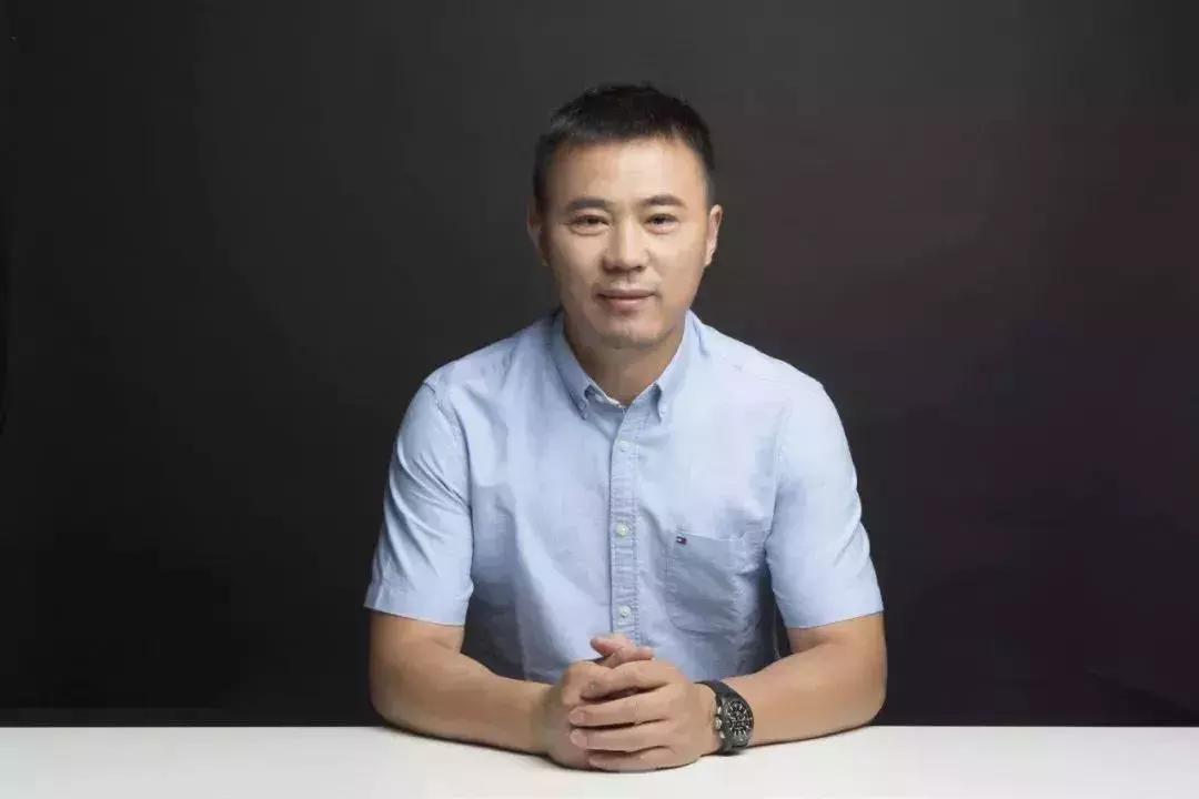 曾和马云打赌跳西湖，从一无所有到年薪百万，高中学历的他，是如何逆袭的？