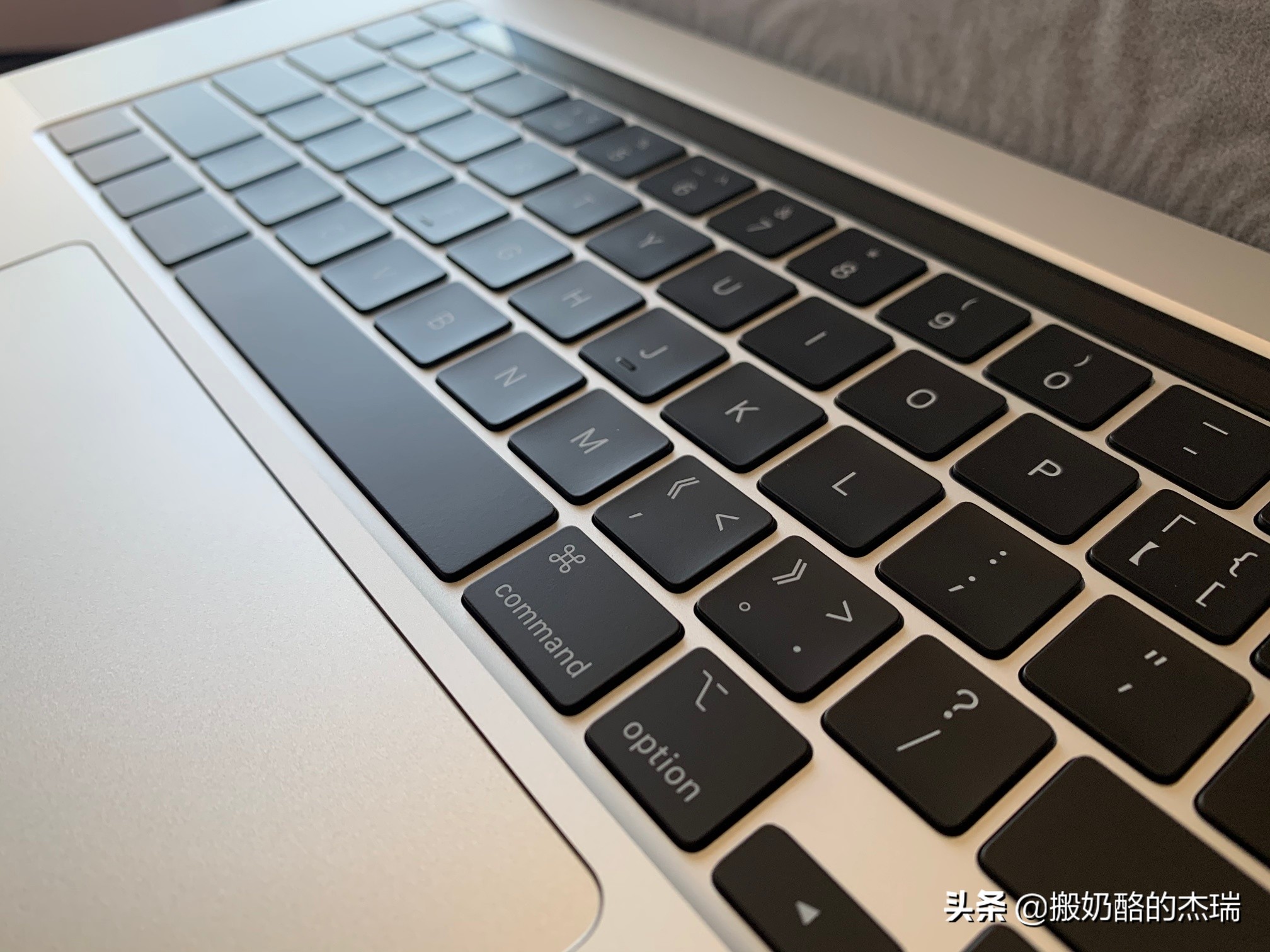 苹果macbookpro官翻机有什么区别,macbookpro1416怎么选
