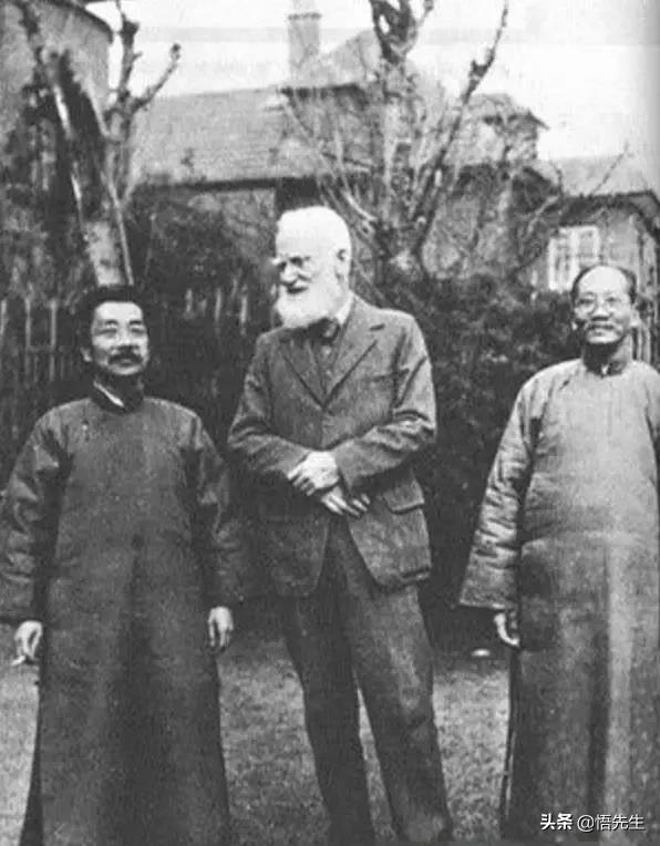 霍金年轻时帅气的照片,霍金年轻时帅照