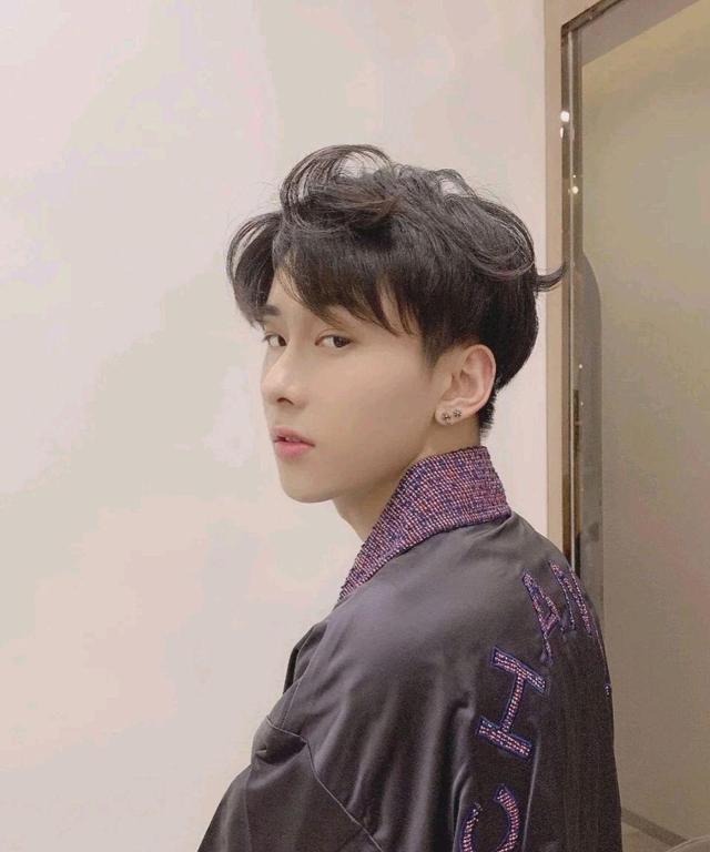 男生理发两边理得太短了,男生理发怎么跟理发师说剪短一点