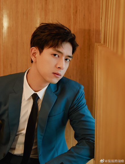 直长发刘海2020流行发型,头发2020流行发型刘海