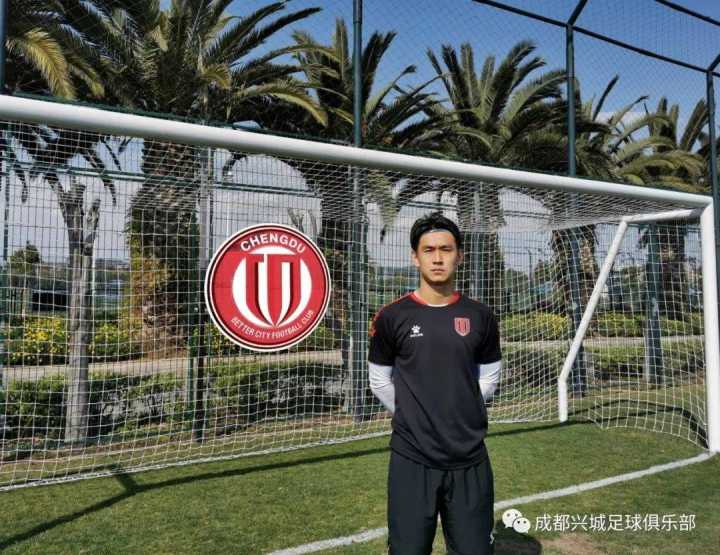 中甲门将诡异乌龙惊爆眼球,中甲联赛张一诺门将自扔球门