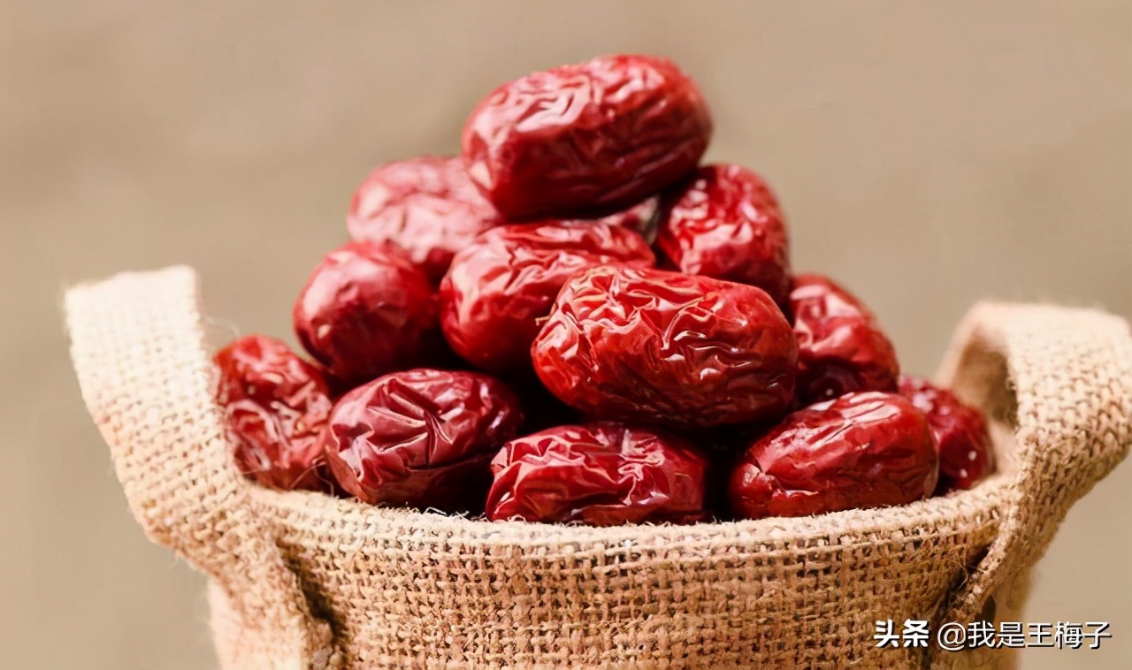 若羌灰枣肉厚小枣香浓郁,沙漠灰枣特产