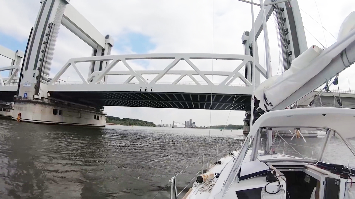 在死海沉浮，探秘无人岛，真正的航海生活比书里精彩一百倍