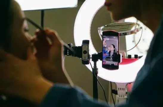 带货主播前期准备怎样快速涨粉,0粉抖音直播带货怎么操作