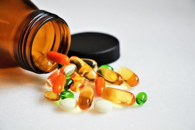 缺钙是吃药补钙还是打针补钙好,孩子一直补钙为啥会出现佝偻病