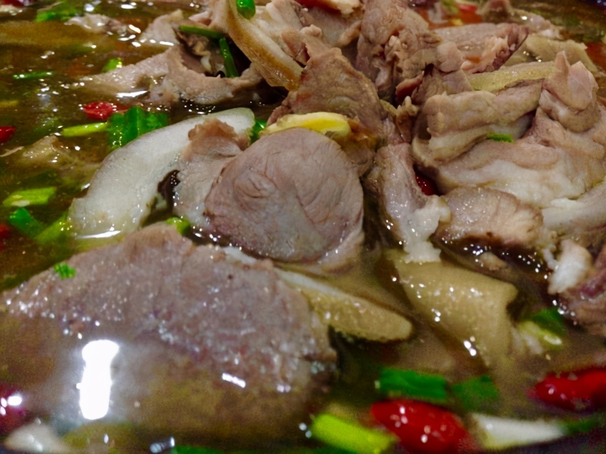 中国哪些地方有吃狗肉的习俗,我国哪些地方有吃狗肉的传统