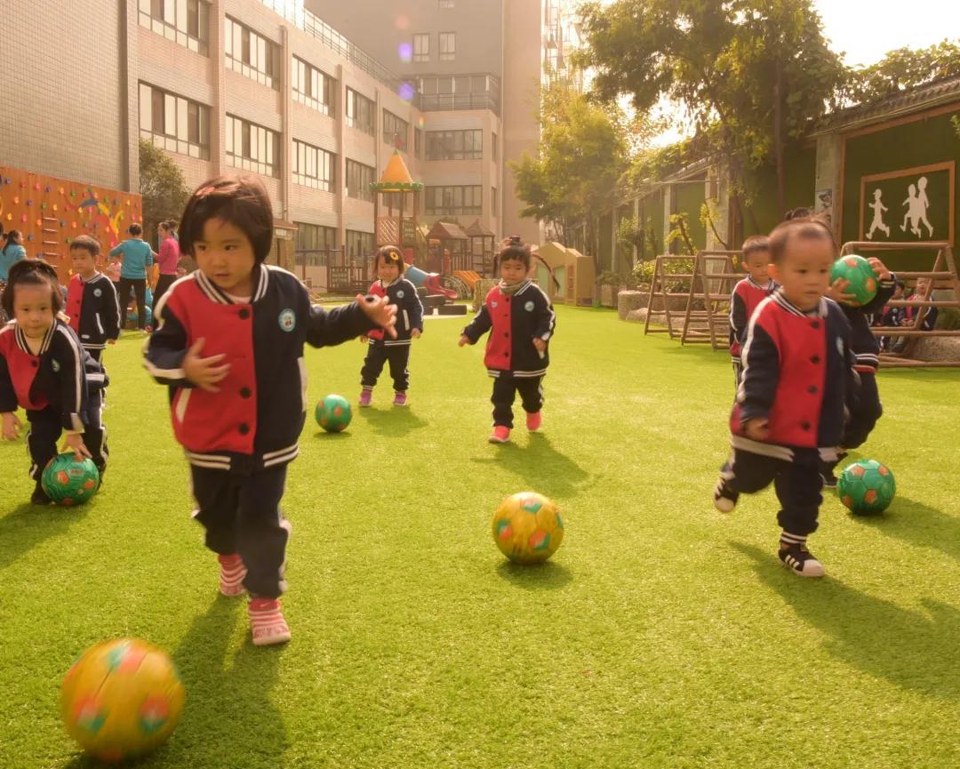 获省优质幼儿园喜报,被评为区示范幼儿园喜报