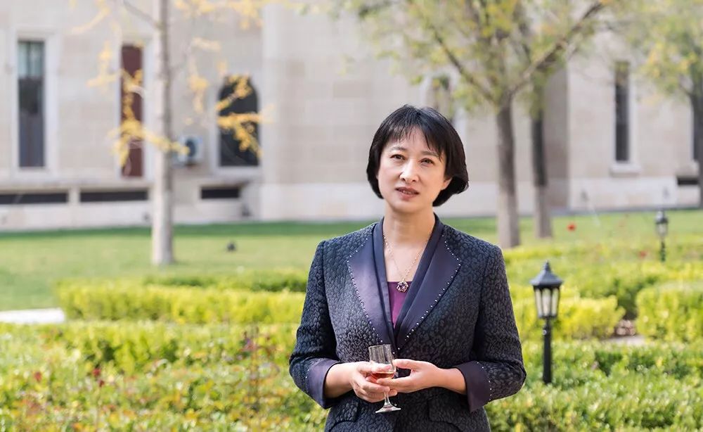 “可以用我的阿迪，换你脚上那双鞋吗？”