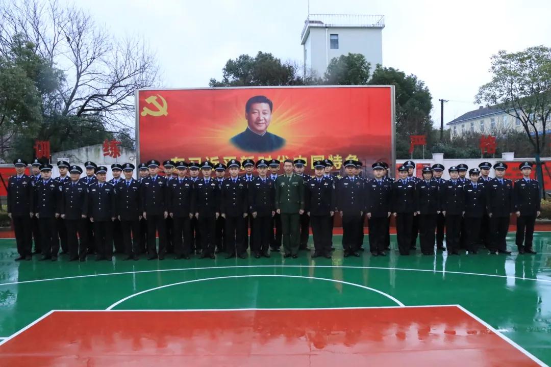 上海铁警全员待命,上海铁警坚守岗位图片